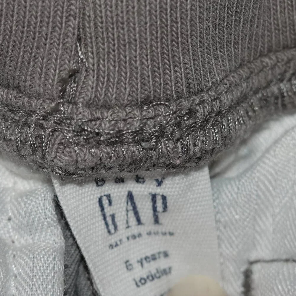 Boys Size 5 Gap Gray Pants with Elastic Waist, Like New